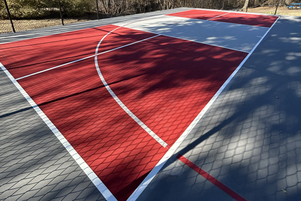 Sơn lại sân bóng rổ - pickleball linh hoạt 7 lớp sơn có 10% Hạt Cao Su DecoTurf USA trên nền ciment